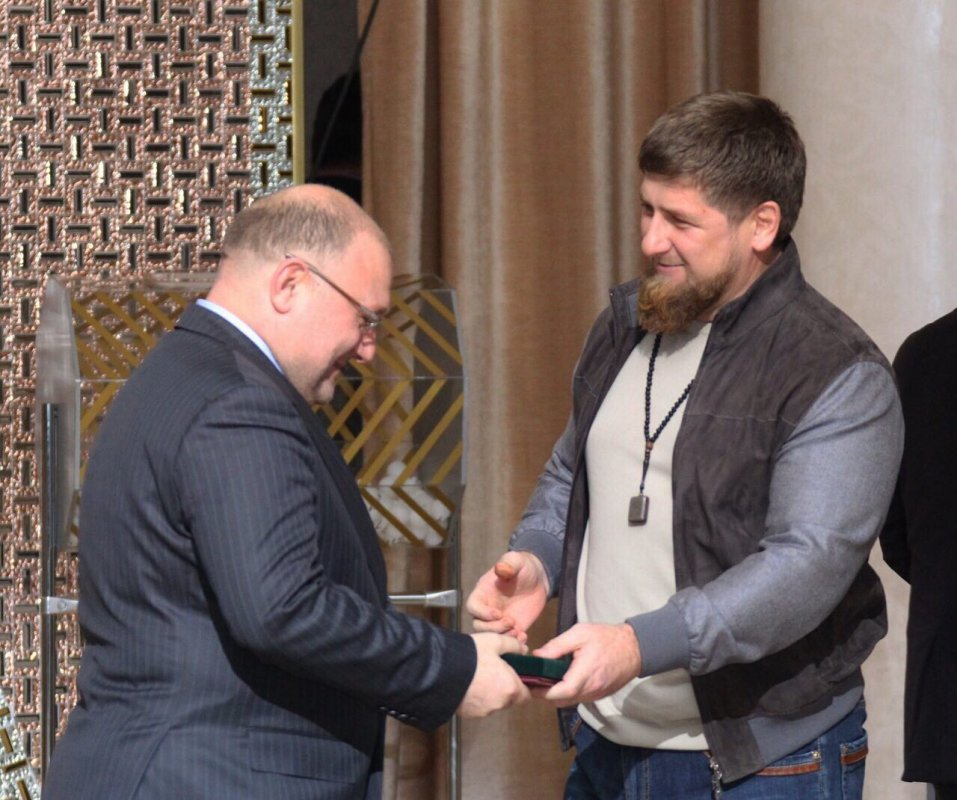 Министр ЧР по национальной политике, внешним связям, печати и информации Д. Умаров награжден медалью За заслуги перед Чеченской Республикой