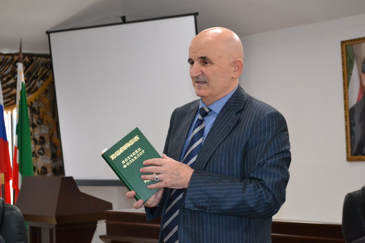 В Грозном презентовали третий и седьмой тома переизданной книги Чеченского фольклора