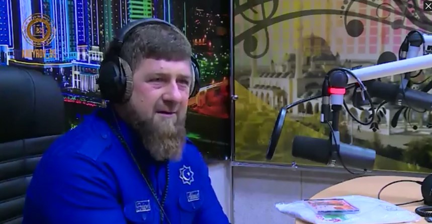 Рамзан Кадыров поздравил сотрудников радиостанций с Днем радио