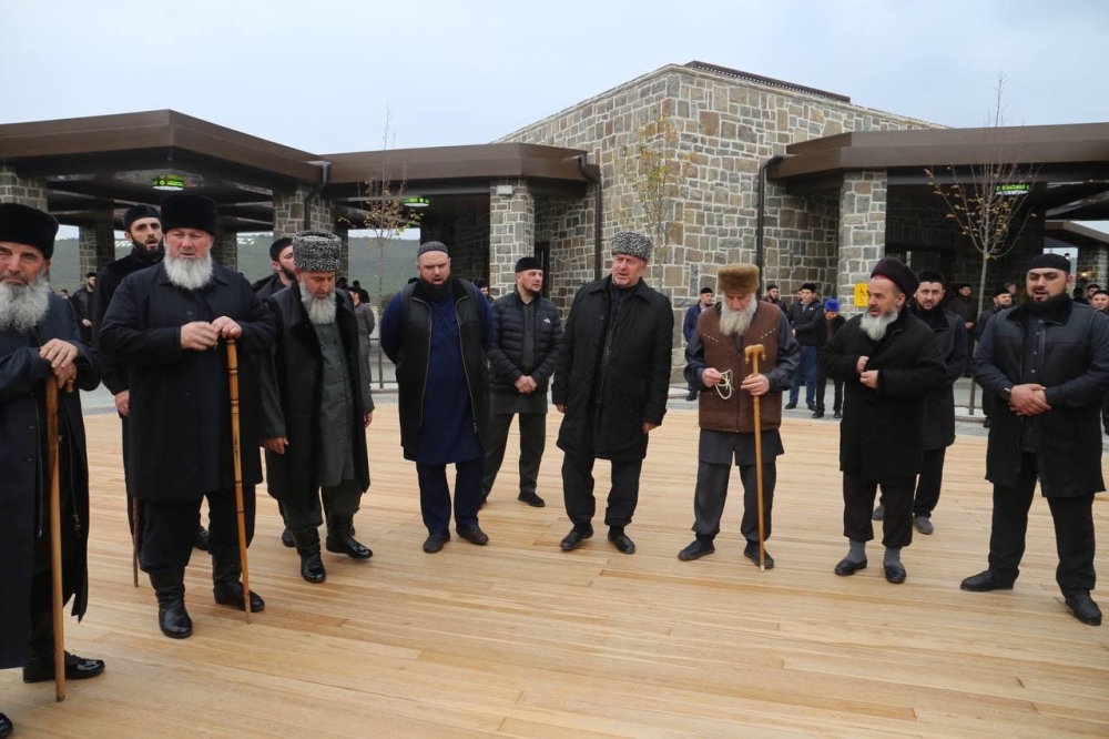 кади-юрт гудермесского района. ахмат юрт переименование. ахмат юрт медресе. чеченское село переименовали ахмат. ахмат-юрт курчалоевский район.