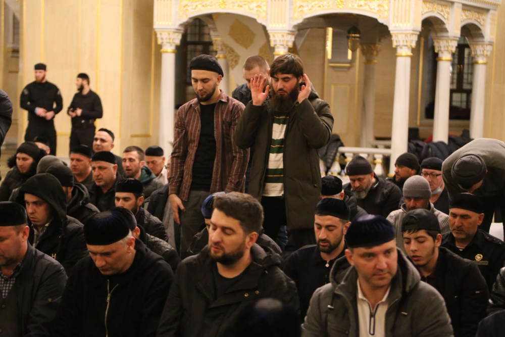 Время намаза сегодня чеченские. Фотография мечети в Грозном. Грозный 2023. Грозный сегодня. Муфтият ЧР Грозном.
