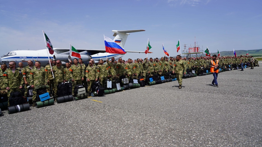 добровольцы из грозного. добровольцы на донбасс. российские добровольцы на украине. подразделение тайга тюмень. добровольцы из чечни.
