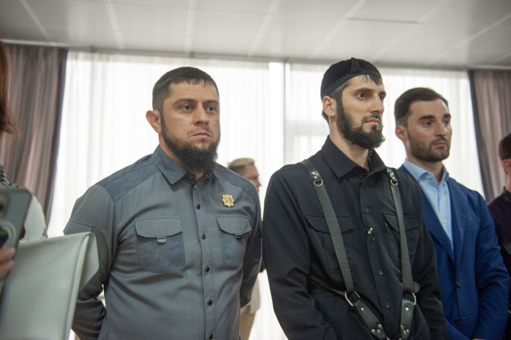 Часы сегодня грозном. Чоп Чеченской Республики. Мантуров кабинет фото с Кадыровым. Грозный сейчас. Грозный 2022.