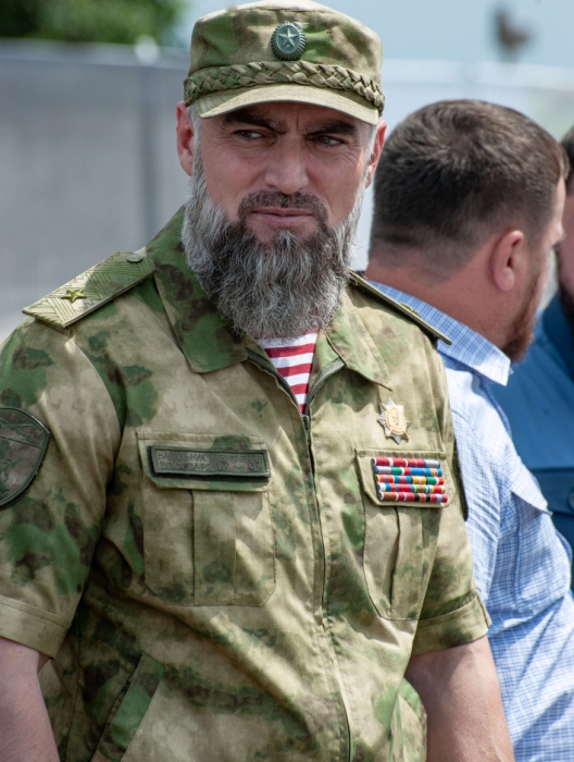 делимханов шарип султанович. делимханов в мариуполе. шарип делимханов. алибек султанович делимханов. делимханов шарип султанович генерал майор.