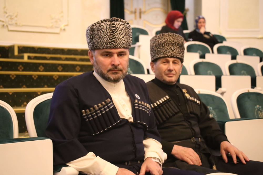 Курсы чеченского языка. Чеченский язык. Государственный язык чеченской республики. Курсы чеченского языка. Самоучитель чеченского языка.