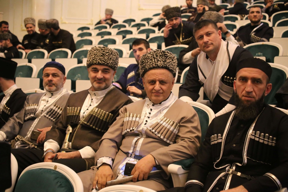 хула в чеченском языке. чеченский язык слова. поделки на день чеченского языка. беседа о чеченском языке. грозный на чеченском языке.