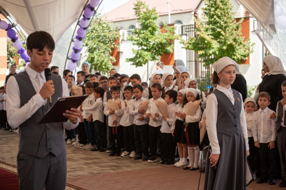 школы чеченской республики. ахмат юрт чечня 2 школа. кадыровская сош школа. чеченский школьник. центр образования имени ахмата хаджи кадырова в аргуне.