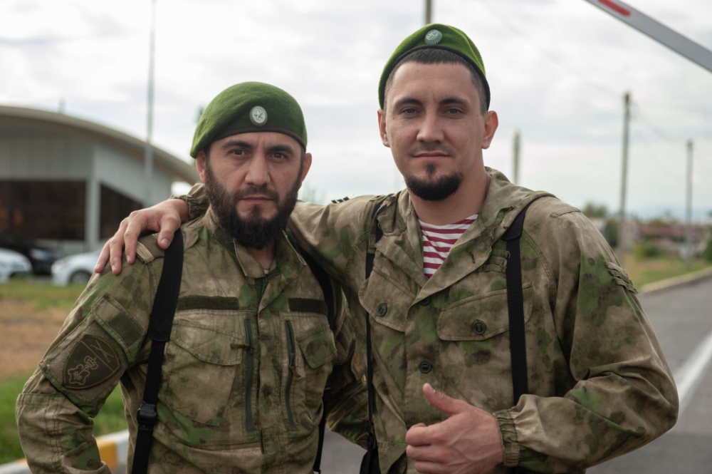 Киркоров записался добровольцем в ахмат. Чеченский спецназ хусейн межидов. Плакат тызаписался доровольцем. Киркоров записался добровольцем в ахмат. Киркоров записался добровольцем в ахмат.