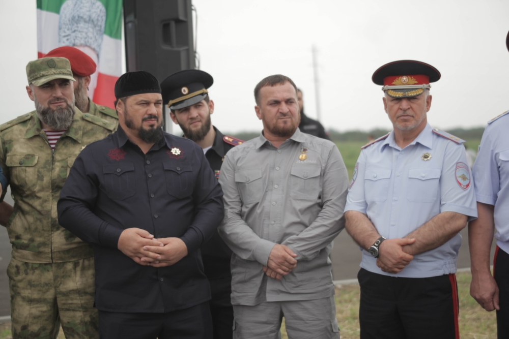 трасса грозный. трасса махачкала грозный. грозный ведено. грозный ведено. дагестан фото людей в городах.