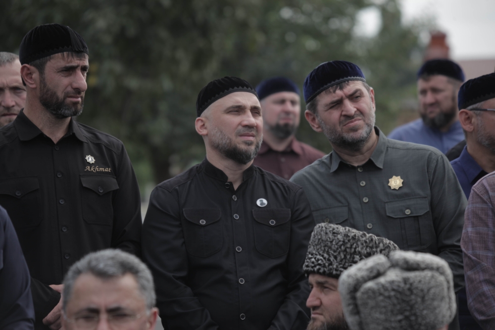 батальон им шейха мансура украина. батальон шейха мансура 2022. муслим чеберлоевский 2022. батальон им шейха мансура украина. чеченский батальон шейха мансура.