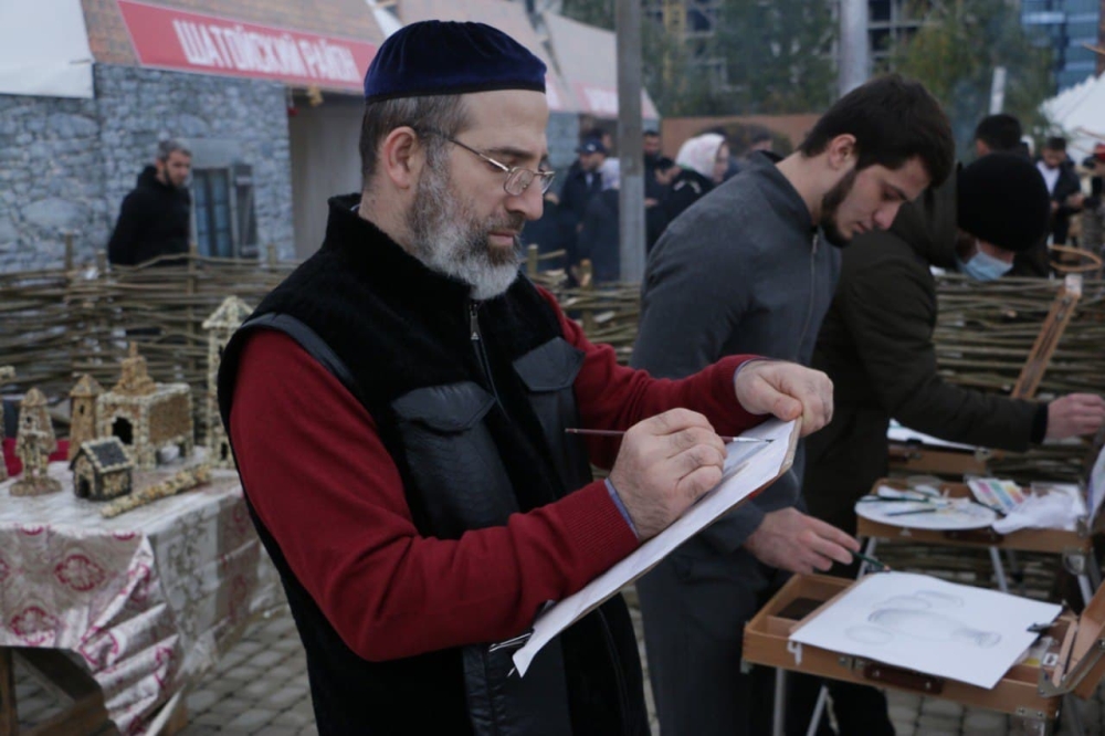 Грозненская студия телевидения. Корреспонденты чгтрк грозный. Грозный фото 2022. Награждение рамзана кадырова звездой герой чеченской республики. Иа грозный информ.