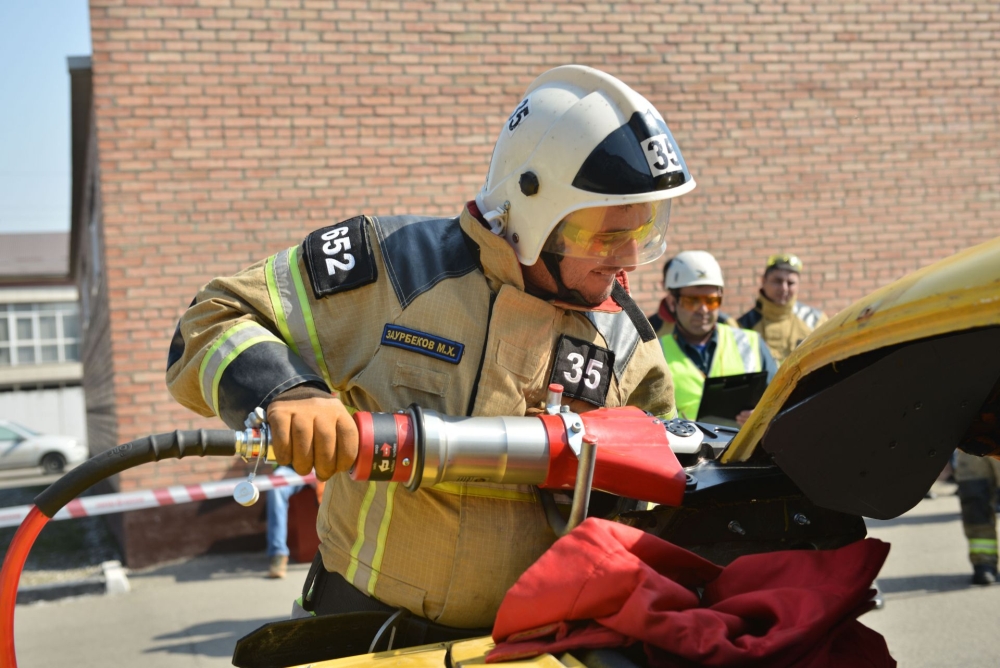 Спасатели. Фотопроект город профессий. Дети спасатели. Роль спасателя. Профессия спасатель мчс.