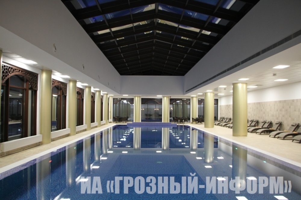 Грозный отели с бассейном. Космос селекшн грозный сити. Локал бассейн грозный. Грозный сити бассейн. Отель в чечне в грозном.