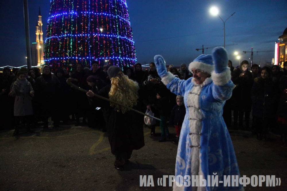 Грозный сити салюты. Салют в чечне. Новый год в грозном 2021. Новый год в чечне 2022. Новый год в чечне.