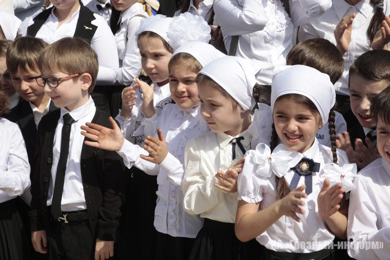 4 класс чеченская. Нохчийн мотт 7 класс. Чеченский государственный язык. Урок чеченского языка. Мбоу гимназия 4 г грозный учителя.