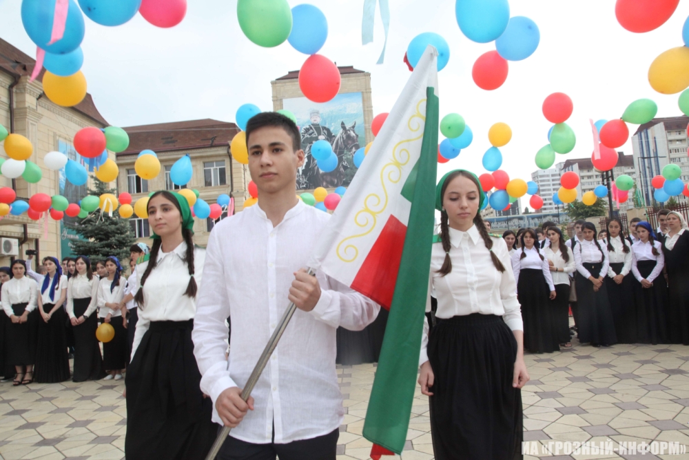 класс грозный. грозный урок в школе. чеченские учителя. 1-математическая школа г. школы чеченской республики грозный 19.