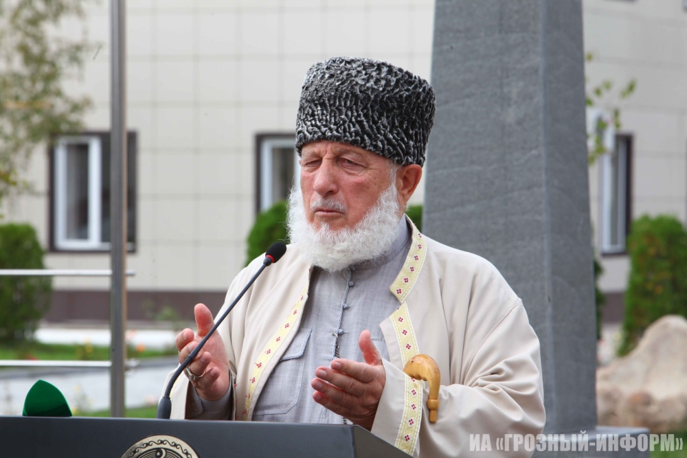 Трц грозный молл 2021. Грозный фото 2022. Награждение рамзана кадырова звездой герой чеченской республики. Все ведущие телеканала грозный. Иа грозный информ.