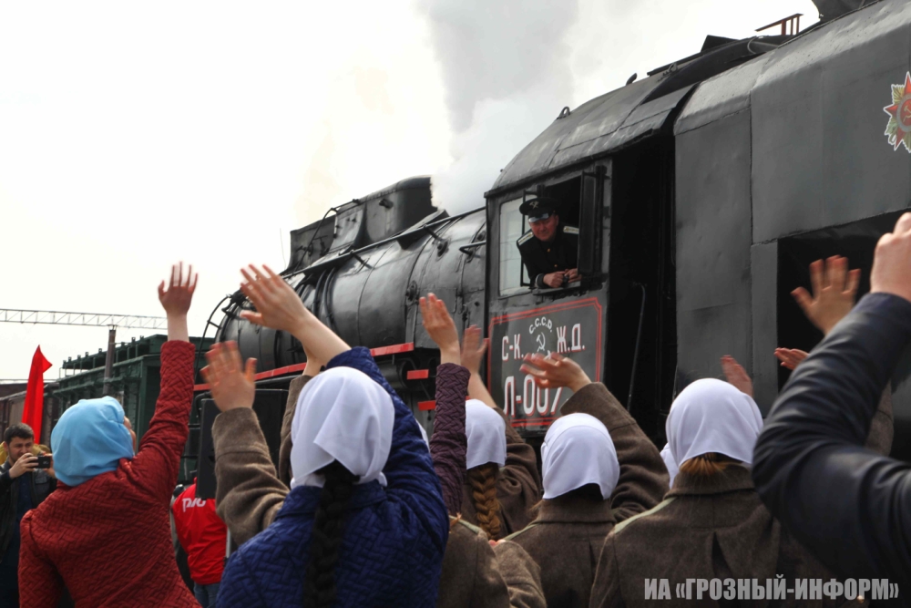 поезд прибывает. поезд победы в сочи. поезд победы рф. поезд победы сочи 2024 волонтер. поезд победы волонтеры победы.