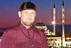 Кадыров намаз. Рамзан Кадыров в Мекке. Рамзан Кадыров в мечети. Мечеть Рамзана Кадырова в Грозном.