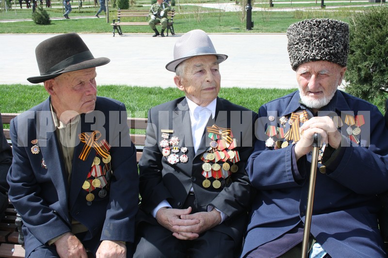 Ветераны чеченцы. Ветераны вов в чечне. Чеченцы ветераны великой отечественной. Чеченцы ветераны. Кавказцы ветераны.