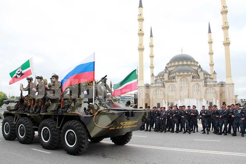 мечеть в грозном самая большая. главная мечеть в грозном. грозный 9. парад победы в чечне. 9 парк в грозном.
