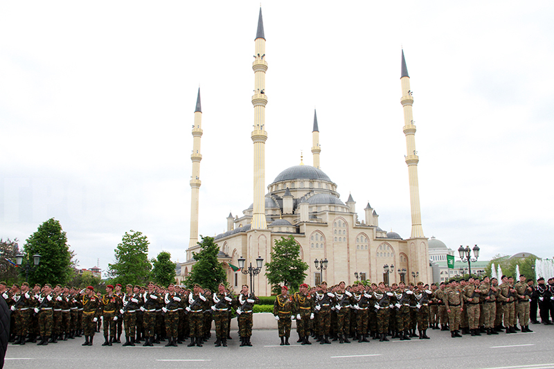 город грозный 2023. чечня 2021 грозный сити. грозный 9. лорсанова 9 грозный сити центр. чечня грозный парк.