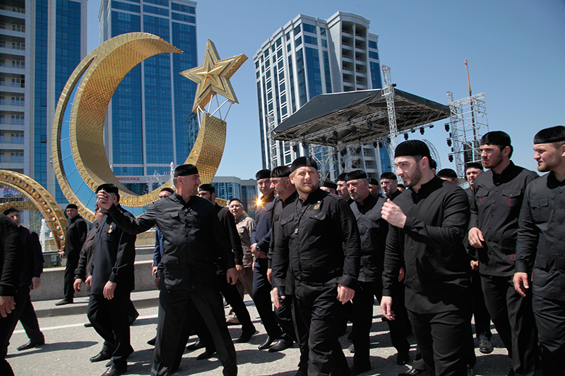 чеченский погода грозный. регита чеченская республика. погода в грозном. мечеть «сердце чечни». грозный город девушки.