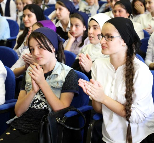 дгу университет в махачкале девочки. молодежь чечни. грозный молодежь. молодежь чеченской республики. чеченская молодежь в грозном.