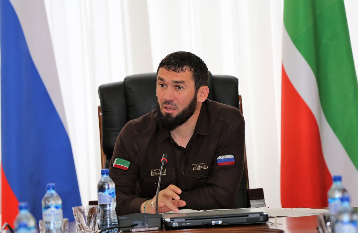Председатель парламента чеченской республики магомед даудов. Рамзан кадыров глава чеченской республики. Родственники кадырова. Чеченский м. Кадыров в очках.