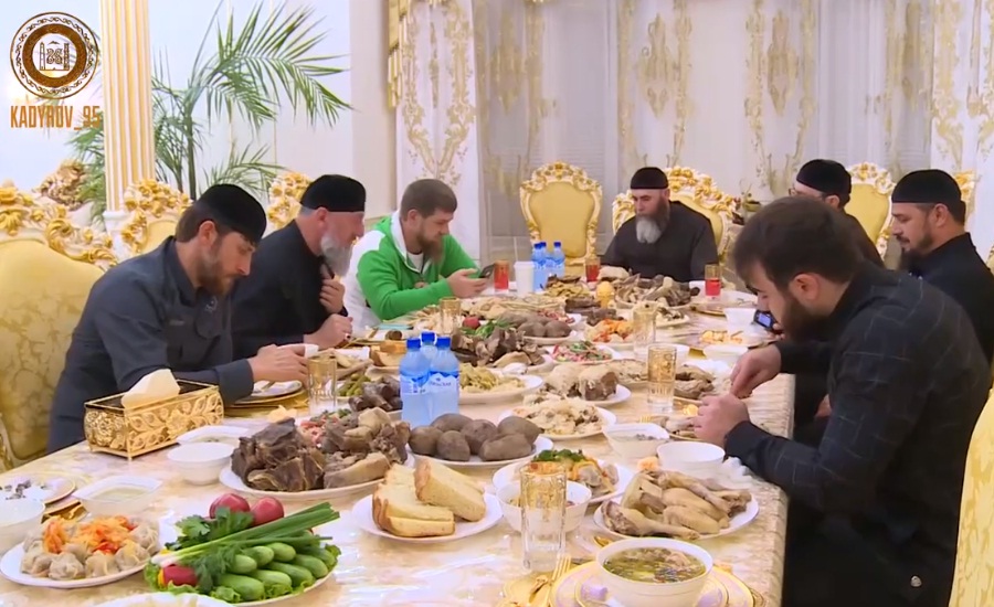 Ураза в чеченской республике. Дом Адама Делимханова в Чечне. Дворец Делимханова в Джалке.