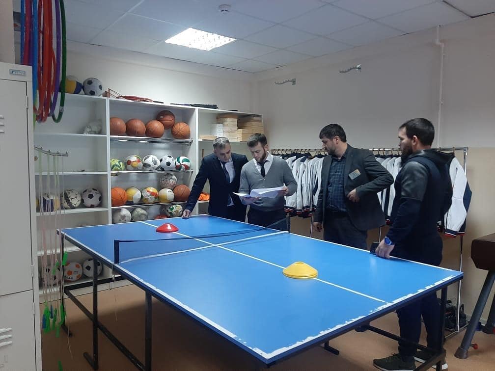 проверить директора школы