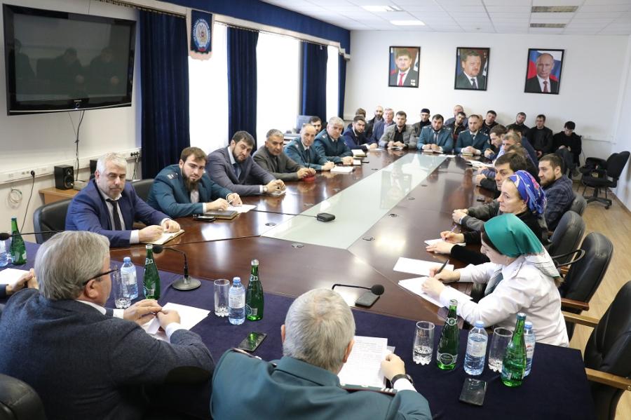 архивное управление чр руководитель. минтруд грозный. архивное управление грозный. глава чеченской республики. архивное управление магадан.