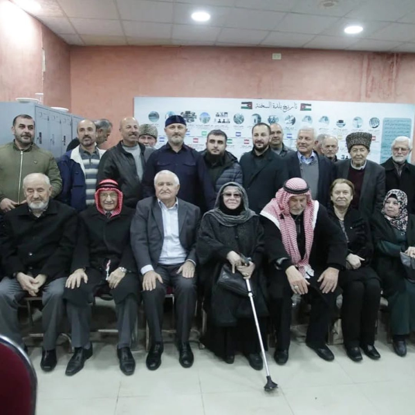 Община чеченская. Глава чеченской диаспоры в саратове. Президент отель москва адам делимханов. Глава чеченской диаспоры в санкт-петербурге. Чеченская диаспора сургут.