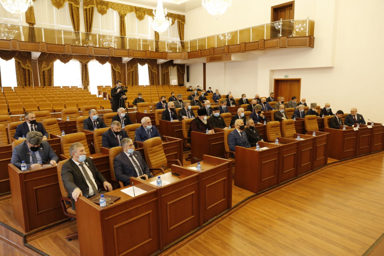 зал заседаний правительства чеченской республики. заседание парламента рк. сессии парламента. заседание парламента финляндии. сегодняшний парламент.