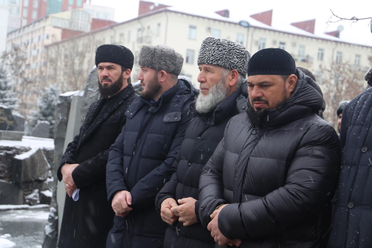 23 февраля день депортации. Выселение чеченцев 23 февраля 1944. Высылка чеченцев и ингушей в 1944 году. 23 февраля день депортации. Депортация чеченского народа.