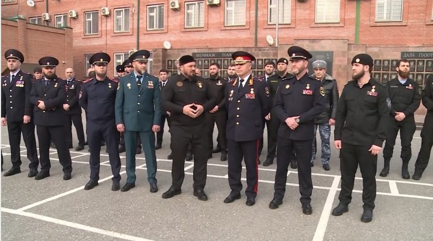 Полиция г грозный. Сотрудник полиции. Полк ппс грозный. Дени айдамиров умвд грозный. Грозный полицейский.