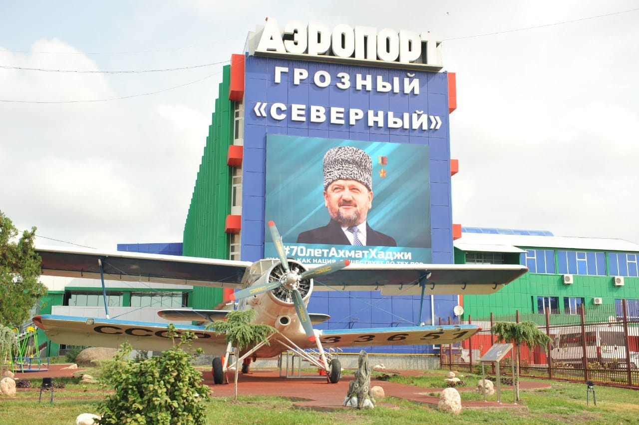 грозный северный. аэропорт северный грозный. чечня аэропорт грозного зимой. грозный северный. здание аэропорта северный.