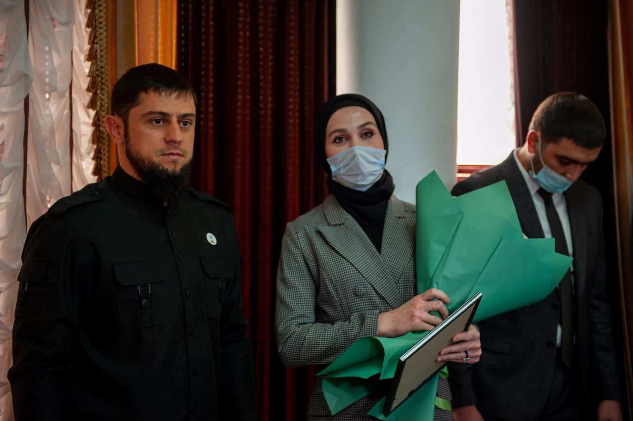 журналистов 11