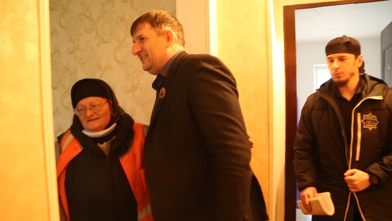 ПУЖКХ Аргун руководитель. Кадыров подарил квартиру Тайсону. Сайт ПУЖКХ Гудермесский.