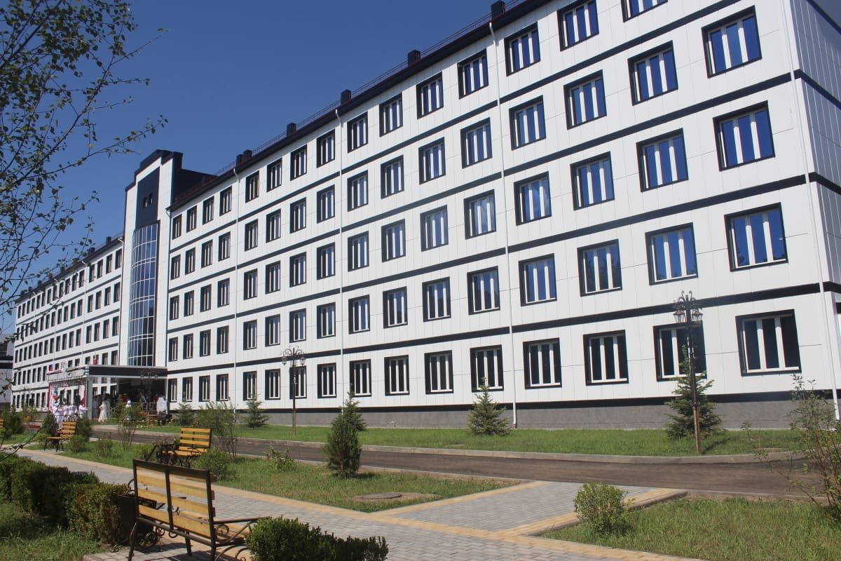 Клиническая больница ханбиева грозный. Больница имени эпендиева грозный. Грозненская больница 1995. Республиканская больница чеченской республики. Клиническая больница 4 грозный.