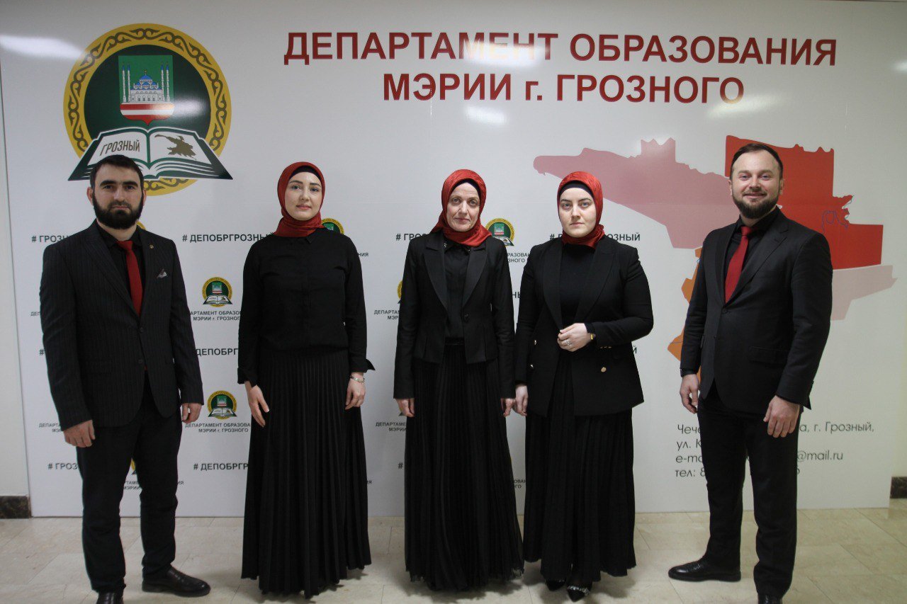 мэрия грозного. чеченский школьник. департамент образования чечни. департамент дошкольного образования грозный. образование грозного.