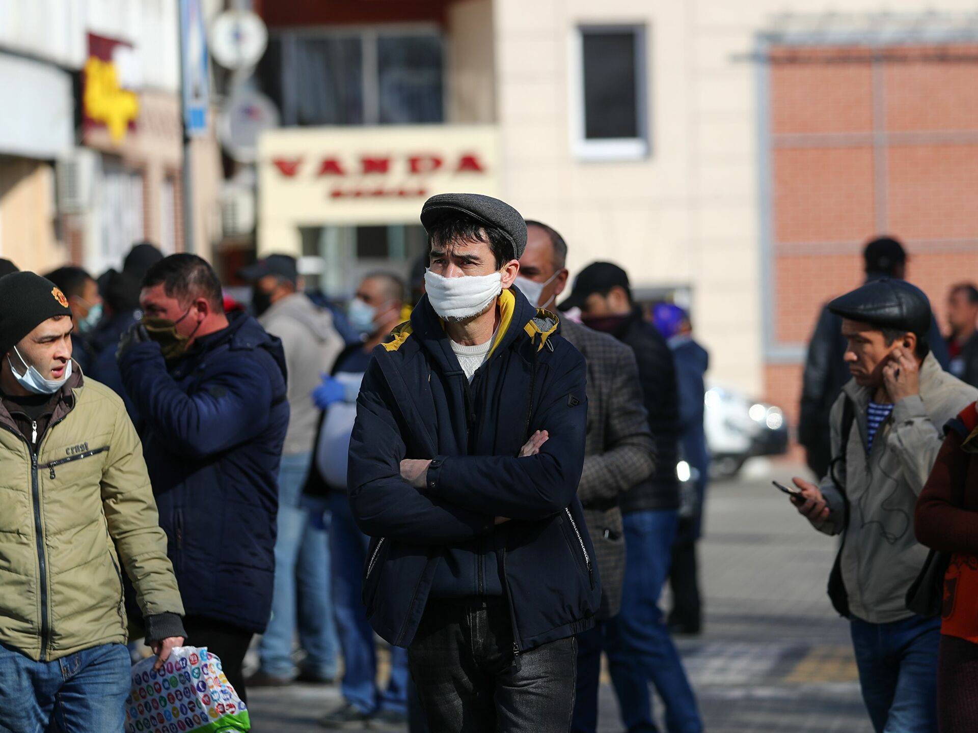 Этикет австралийцев. Приветствие на тайском. Узбекские мигранты. Трудовые мигранты. Индия туризм.