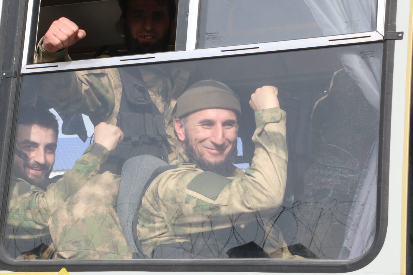 уехать добровольцем