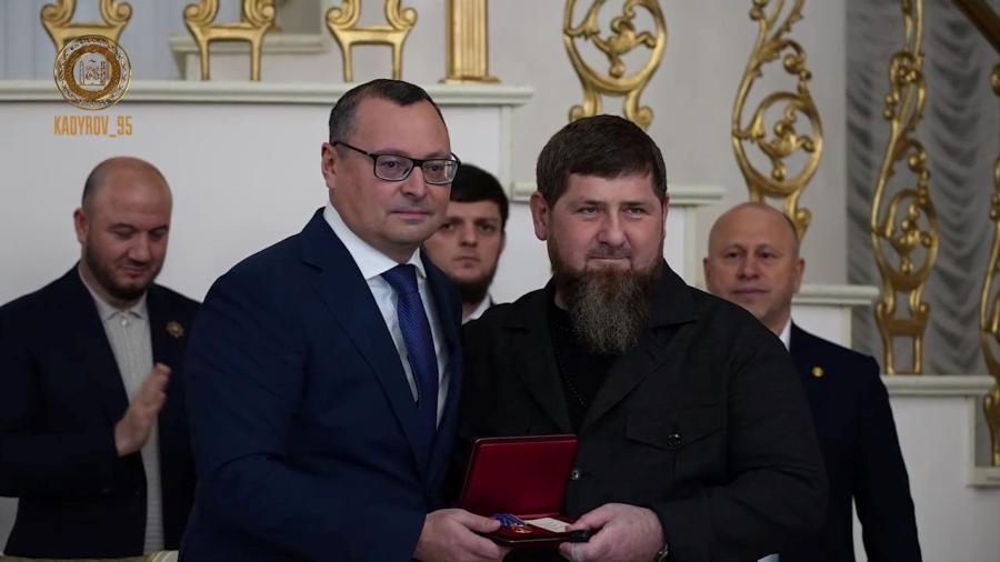 награждение рамзана кадырова звездой герой чеченской республики. кадыров в больнице. рамзан кадыров 2024. рамзан кадыров. кадыров 2023.