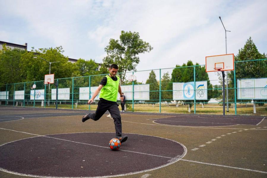 Например спортивный